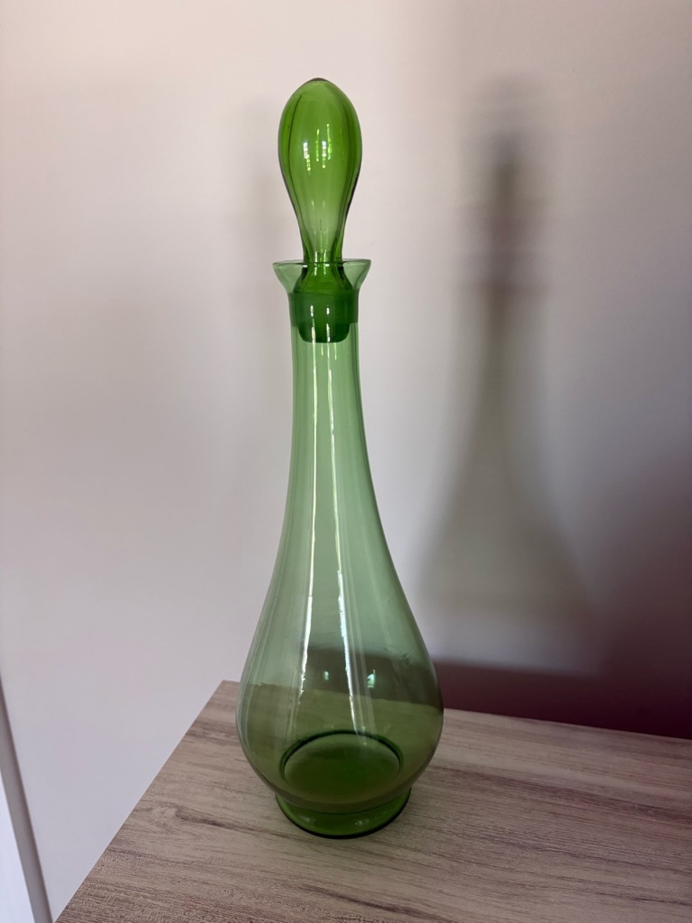 Classic Mid-Century Italian Glass Decanter with Stopper - Avocado Green - Picture 4 of 5